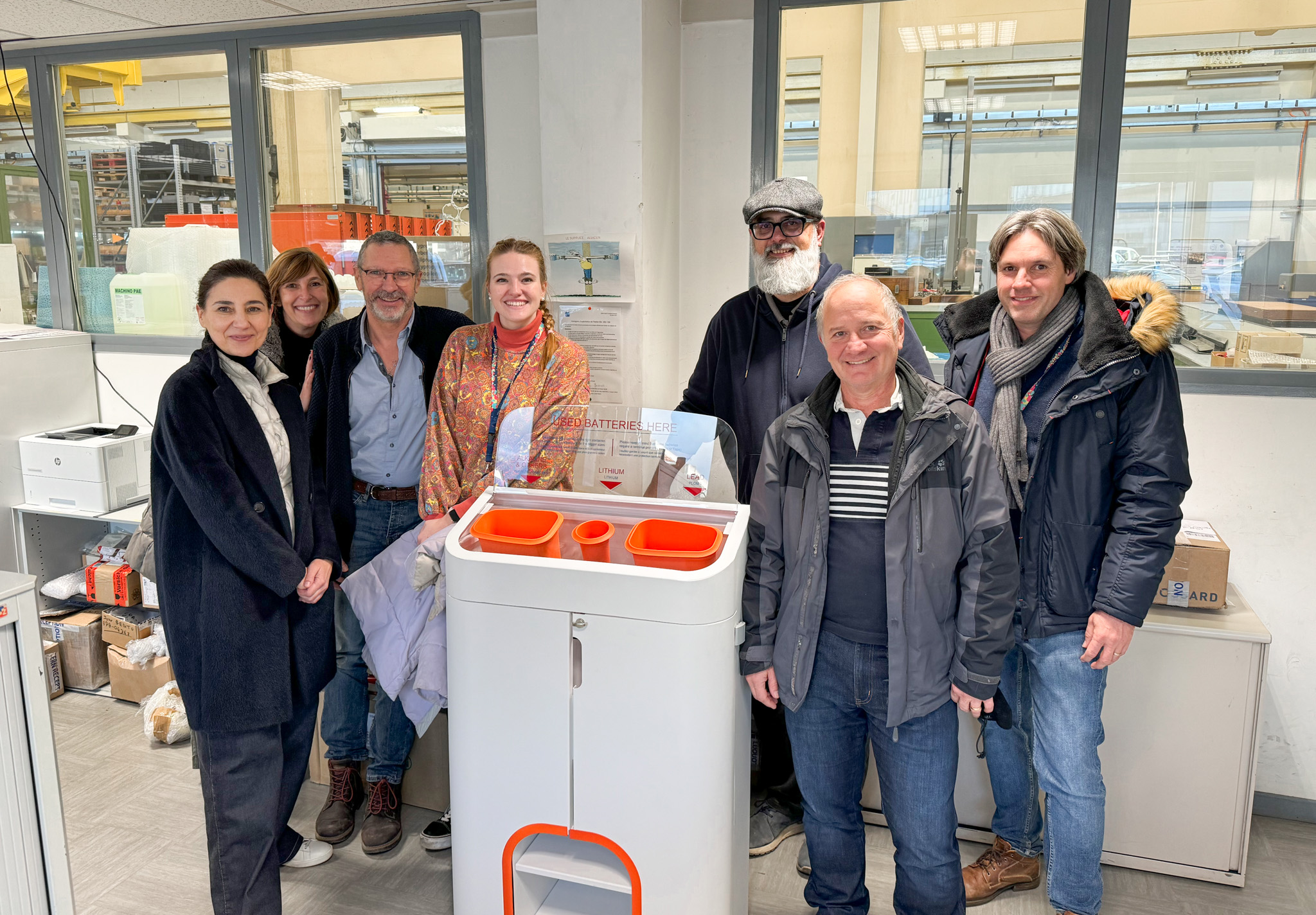 Re-designing a battery recollection container for CERN: when IdeaSquare alumni help with the laboratory recycling challenges