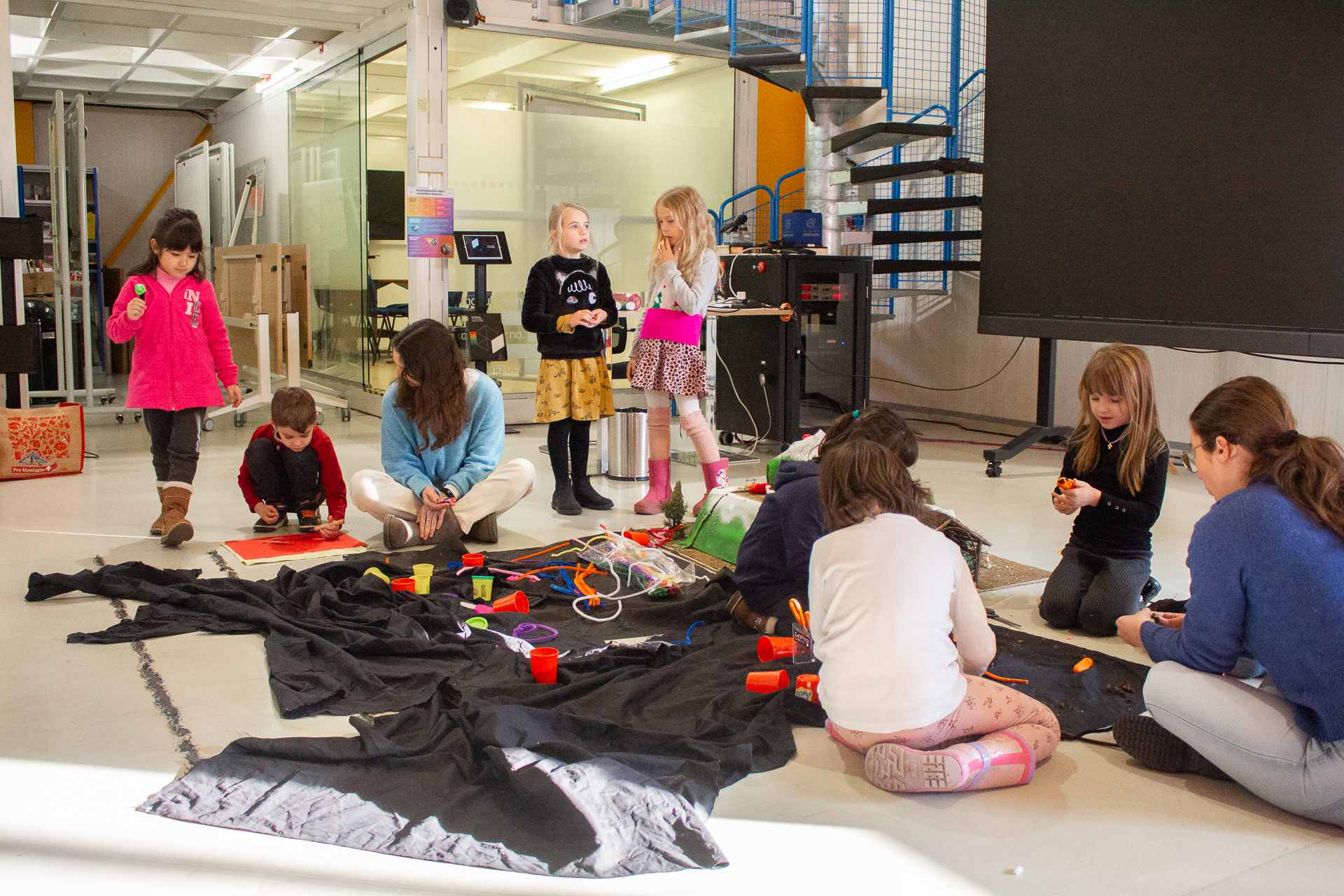 A workshop to introduce children from the Jardin des Particules to prototyping and teamwork